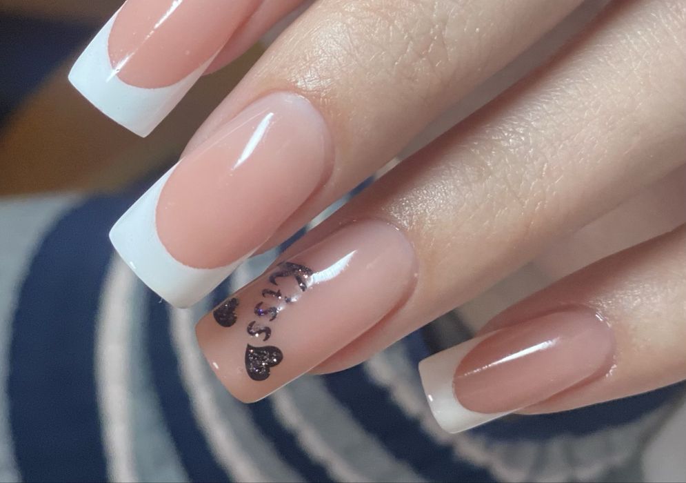 Послуги манікюру та педикюру