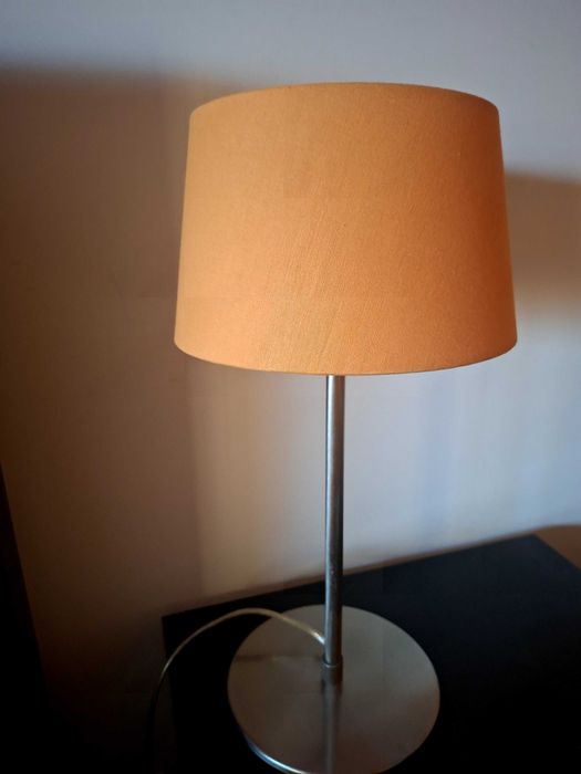 Estore e abajur para quarto jovem