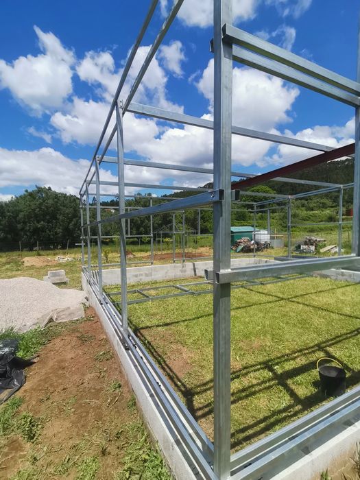 Estrutura em ferro galvanizado
