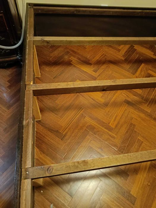 Cama de base em madeira e colchão 1,60 x 2,00m