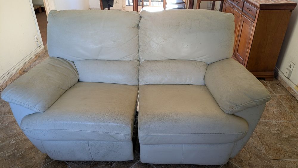 Sofá branco em pele