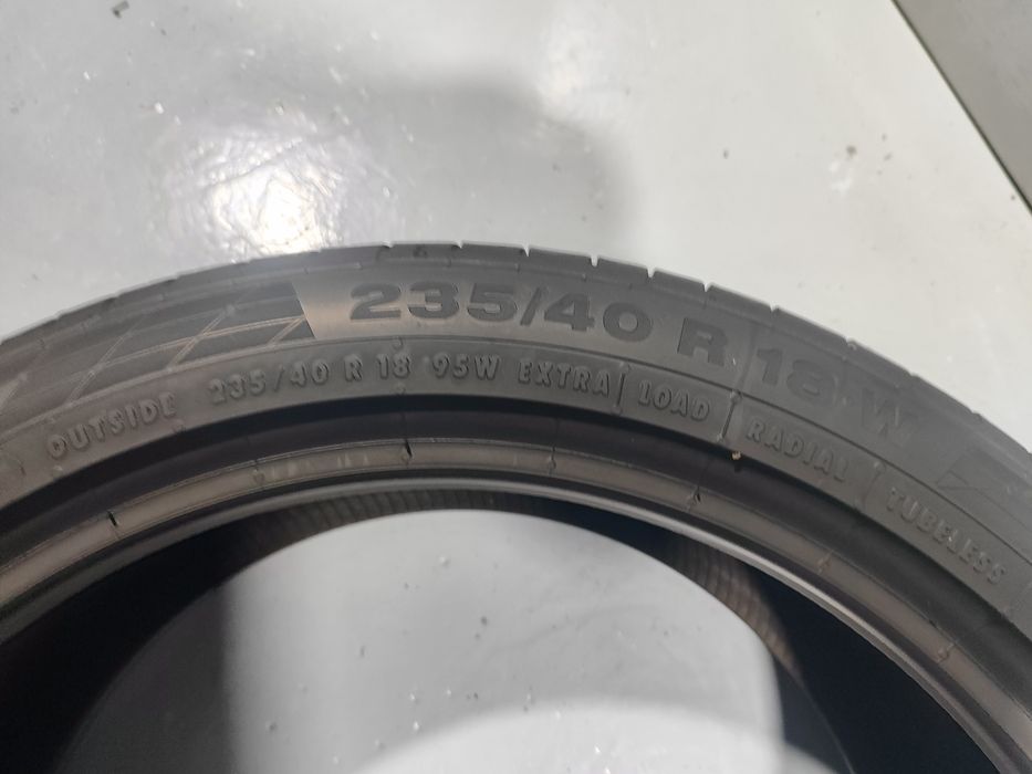 2 pneus semi novos 235-40R18 Continental - Oferta da entrega