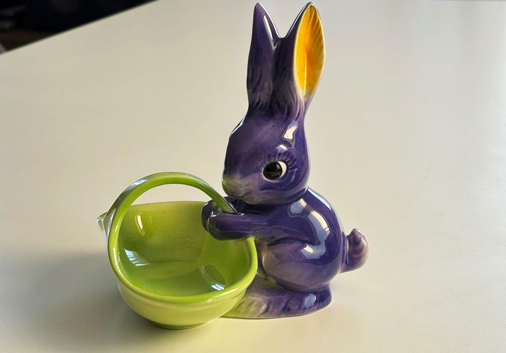 Figurka Goebel zając królik z koszykiem bunny