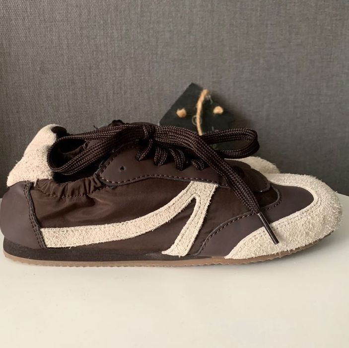 Кросівки Reserved