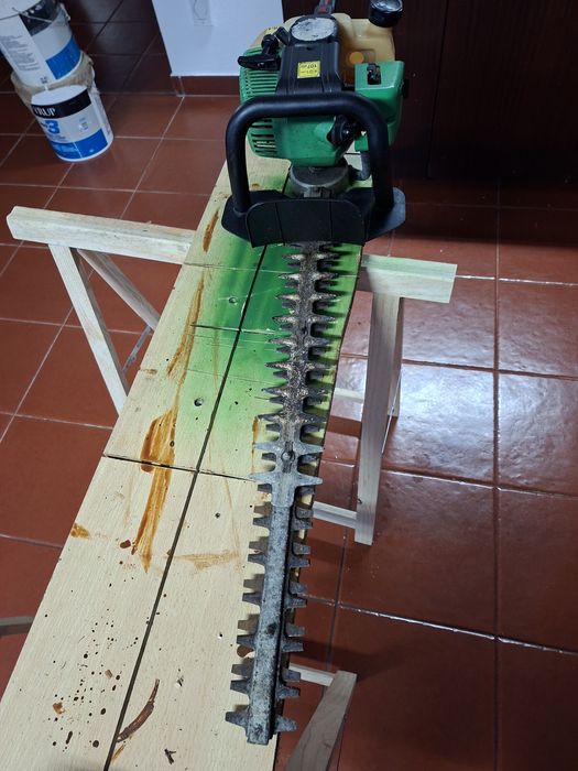 Corta sebes a gasolina