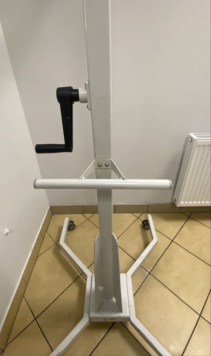 Stojak / uchwyt do aparatu RTG – mobilny, na kółkach