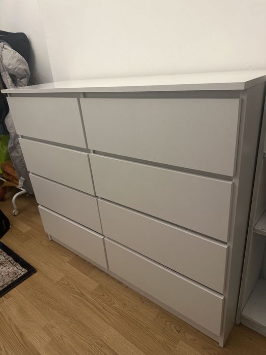 Biala komoda 128/ 8 szuflad
