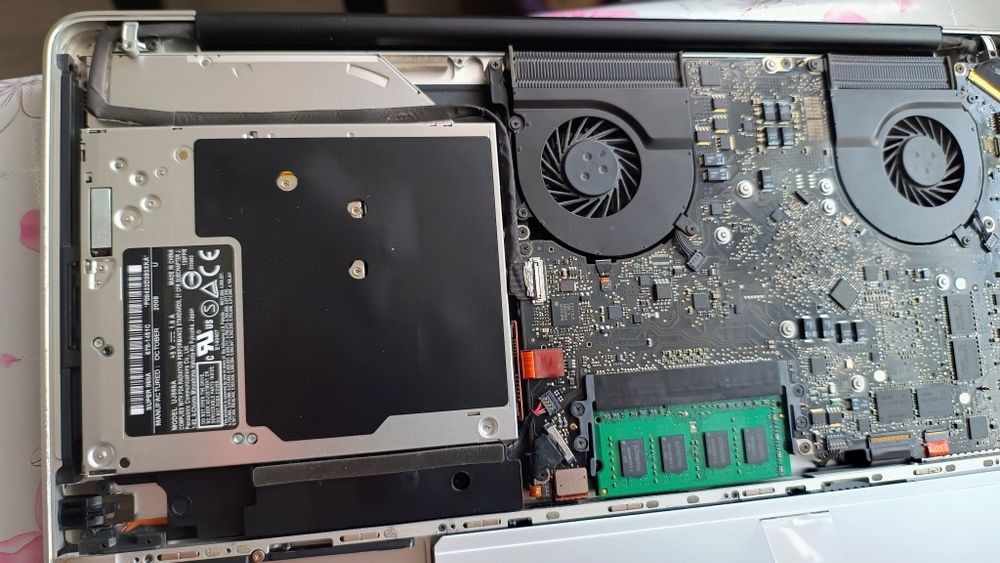 MacBook pro A1286 на запчастини