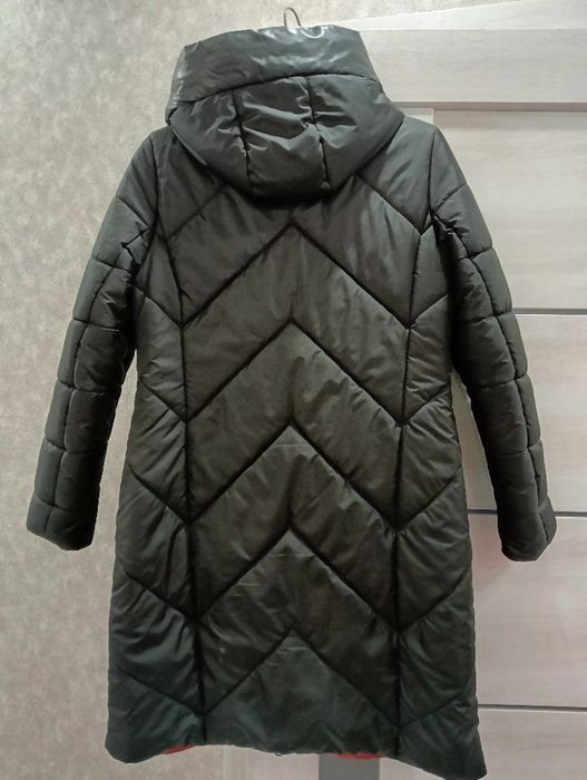 Продам зимову куртку( довгу)