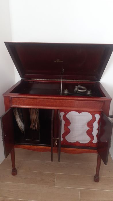 Movel de musica Academy London