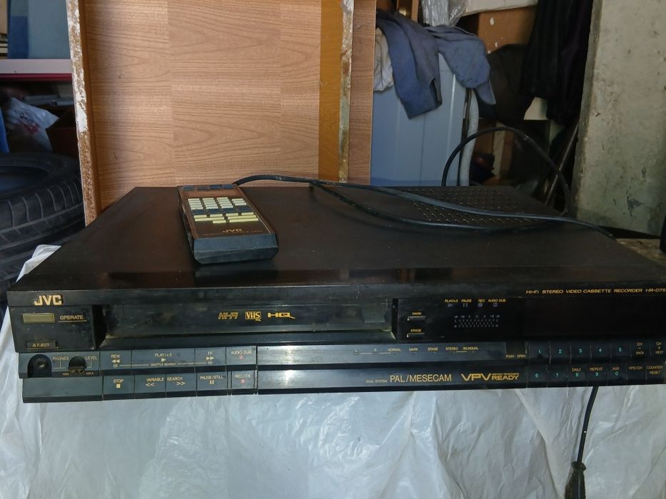 Відеомагнітофрн JVC HR-D750E стерео
