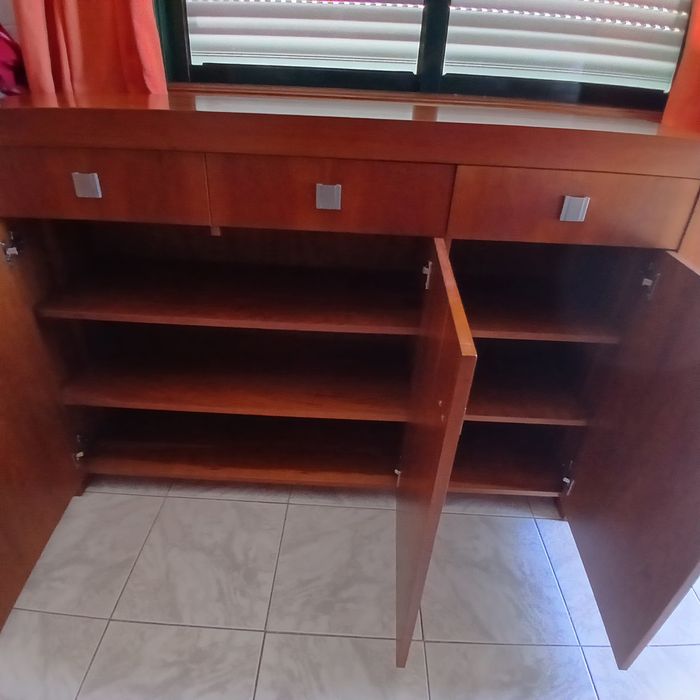 Móvel sapateira ou para outra utilidade.