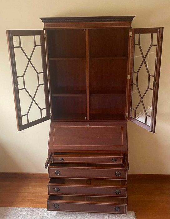 Escrivaninha em Mogno