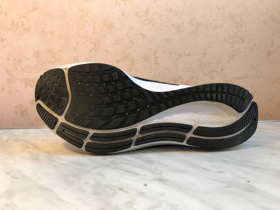 Бігові кросівки NIKE Air Zoom Pegasus 37 розмір: 9.5 US/41 EUR/26.5 см