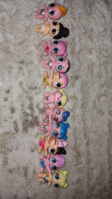 Ляльки LOL та аксесуари.