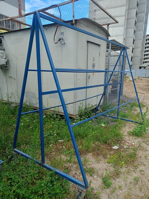 стійку для сушки килимів  висота 2.20,ширина 1.50.