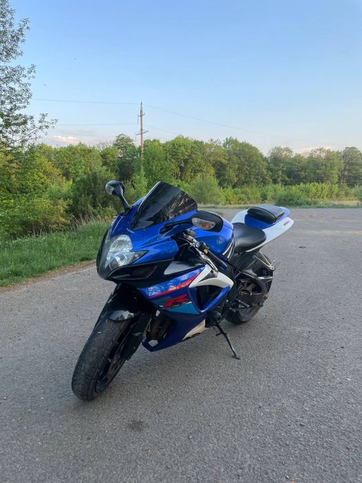 Продам SUZUKI GSX-R750