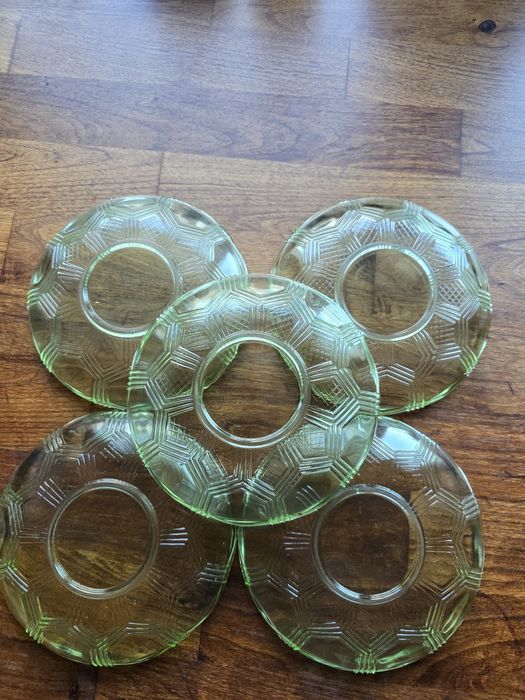 Stare szkło talerzyki  zielone