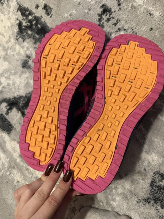 Кросівки жіночі спортивні