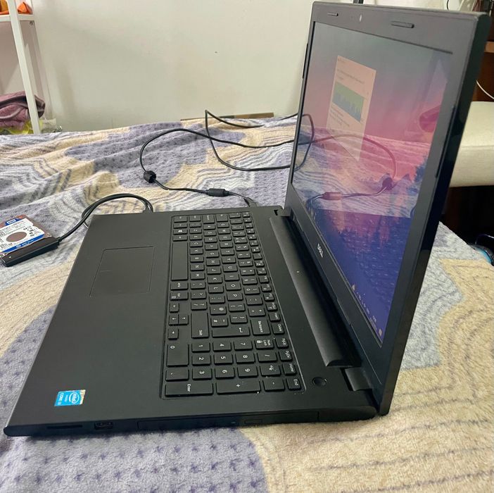 Portátil Dell Inspirion 15 (INTEL CORE i3 5GEN 256 GB SSD 8GB RAM)