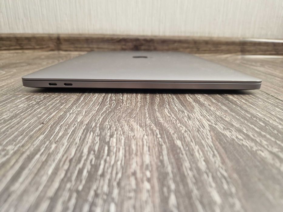 2019 MacBook Pro A2141 16" / i7-9750H / 16 GB / 512 GB / Touchbar