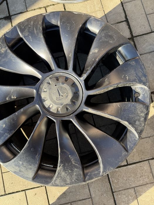 Диски та гума R21 на Tesla Y оригінал . ТОРГ ПРИСУТНІЙ