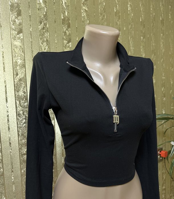 Чорний топ на застібці