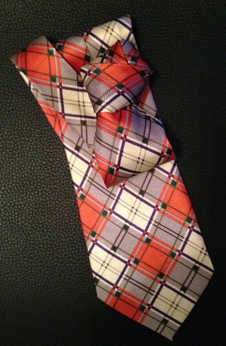 Gravatas novas de seda