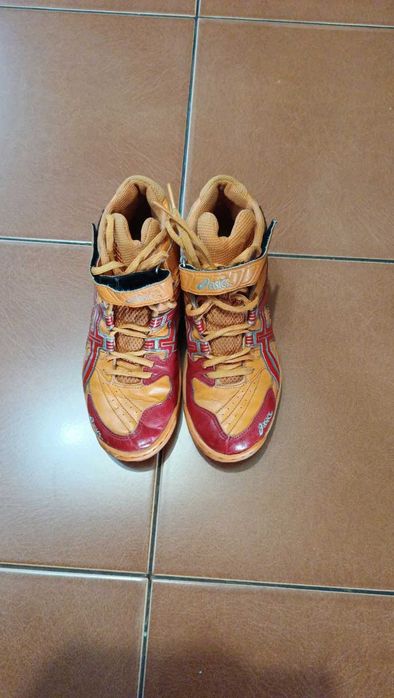 кросовки ASICS 38 розмір