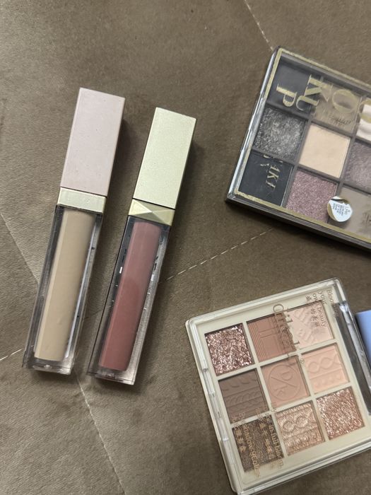 Zestaw kosmetyków kolorowych