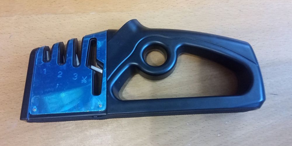 Точилка для ножів та ножиць 4 в 1