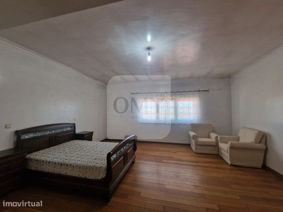 Moradia T4+1 de Rés do Chão e Andar com Terraço Panorâmico
