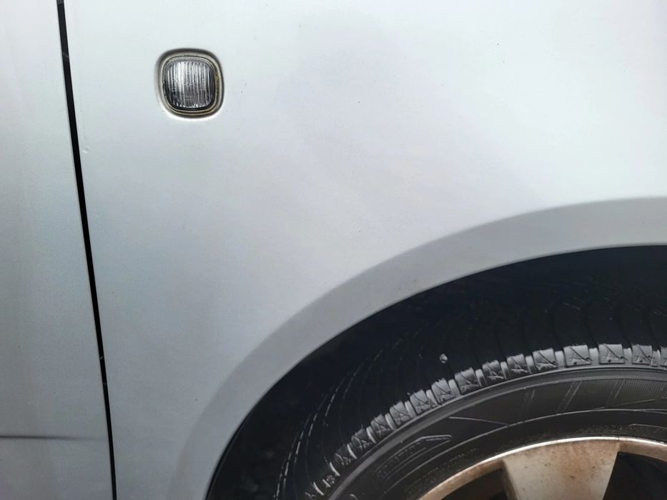Skoda Fabia II HB Lift Błotnik Prawy Przedni LA7W 9156