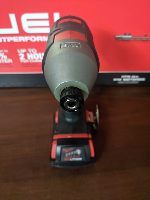 Імпульсний гайковерт-шуруповерт  Milwaukee M18 2656-20 1/4 Hex