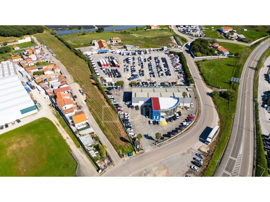 Warehouse with two land lots for sale in Aveiras de Cima