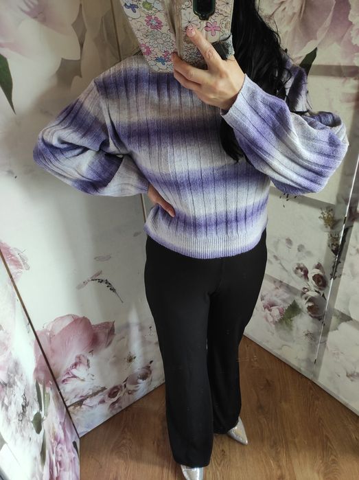 Świetny sweter H&M ombre Lila krótki model.
