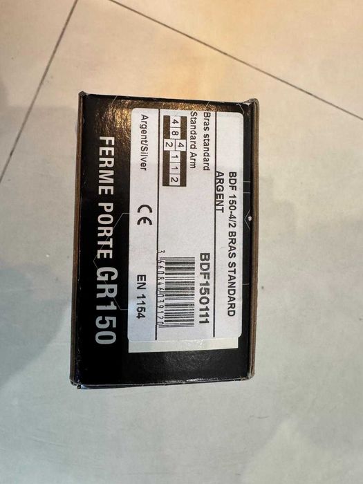 Fechamento automático da porta com cilindro GR150 em/braço STD.  GROOM