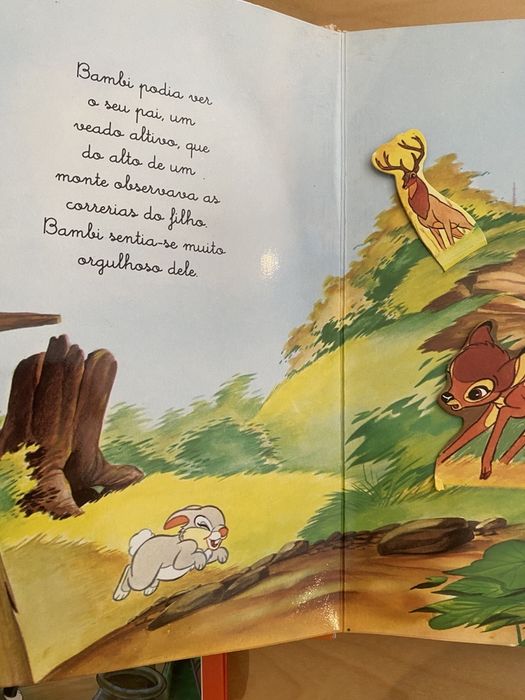 Livro c/movimento Pinóquio e Bambi