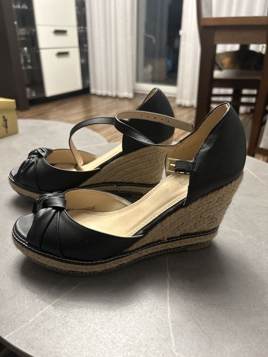 Letnie buty na koturnie