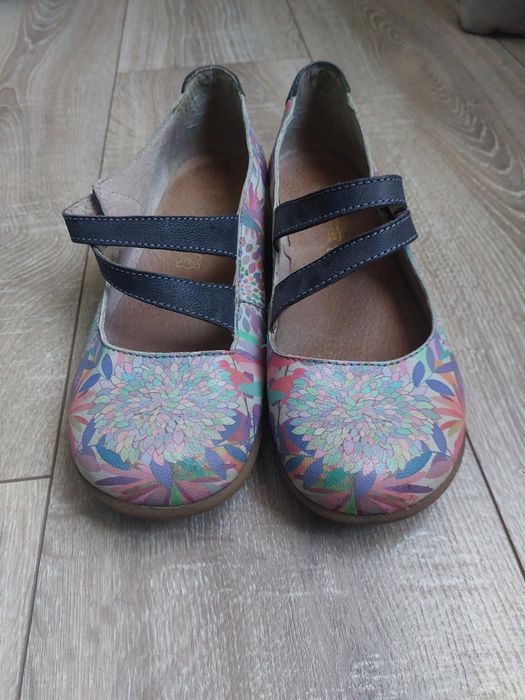 Жіноче шкіряне взуття, 25 см.