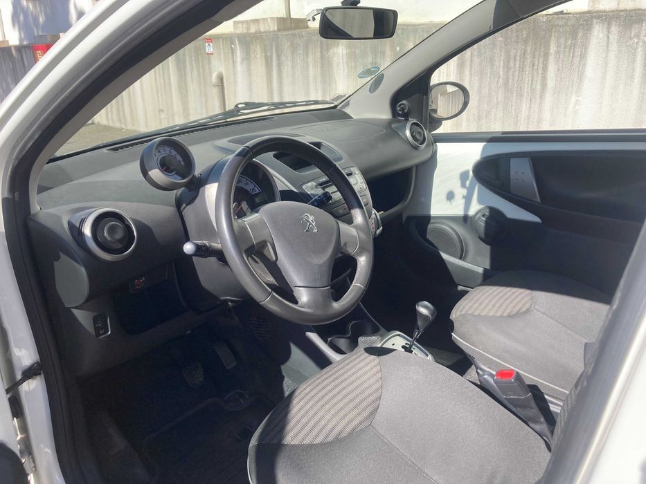 Peugeot 107 Automático 2014 – 5 portas – Gasolina – Manutenção completa