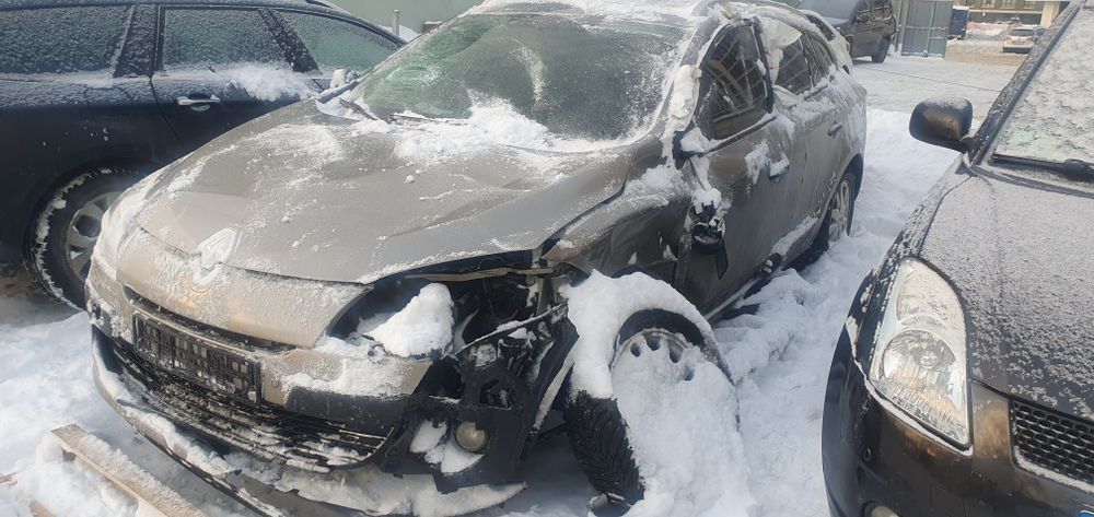 Megane 3 1.6 бензин після дтп