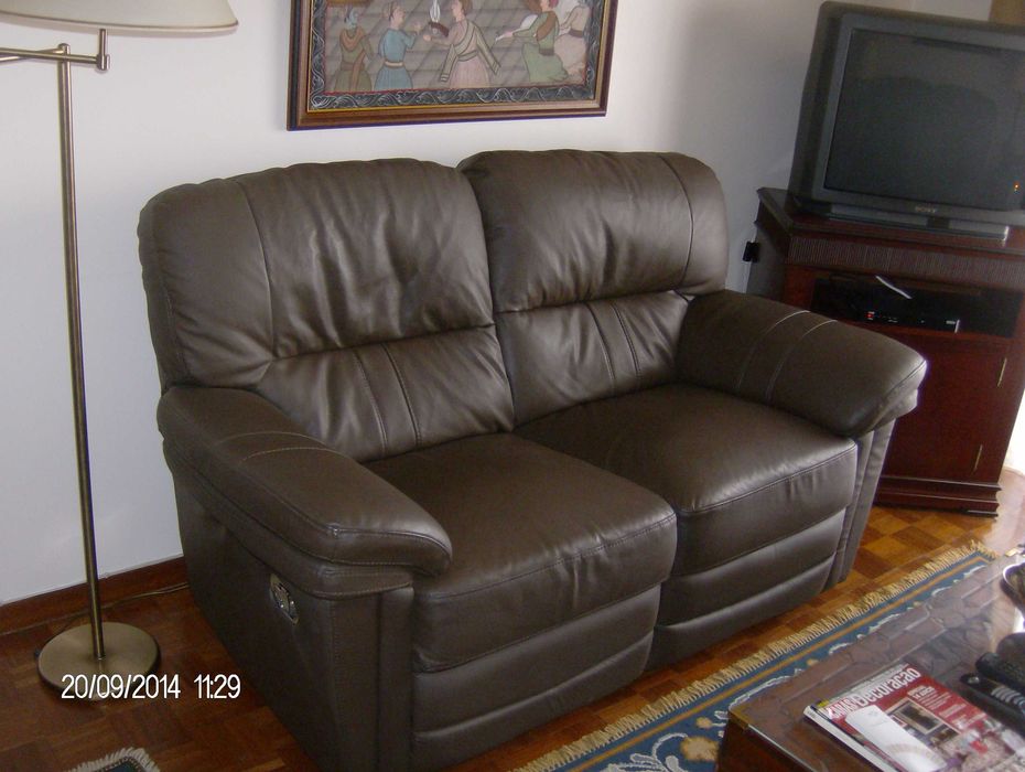 2 Maples de 2 lugares em pele castanhos , com 1,60X0,90X85