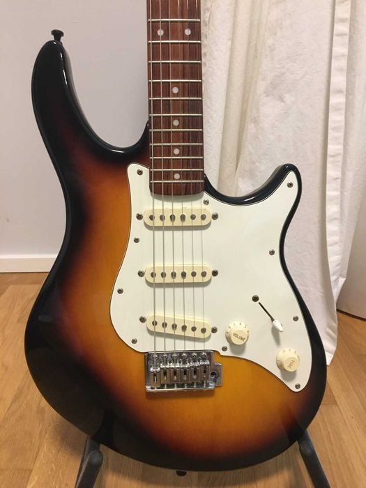 Peavey Raptor Special. Stratocaster S-S-S Корея в плотном чехле Peavey