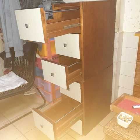 Par de comodas em madeira