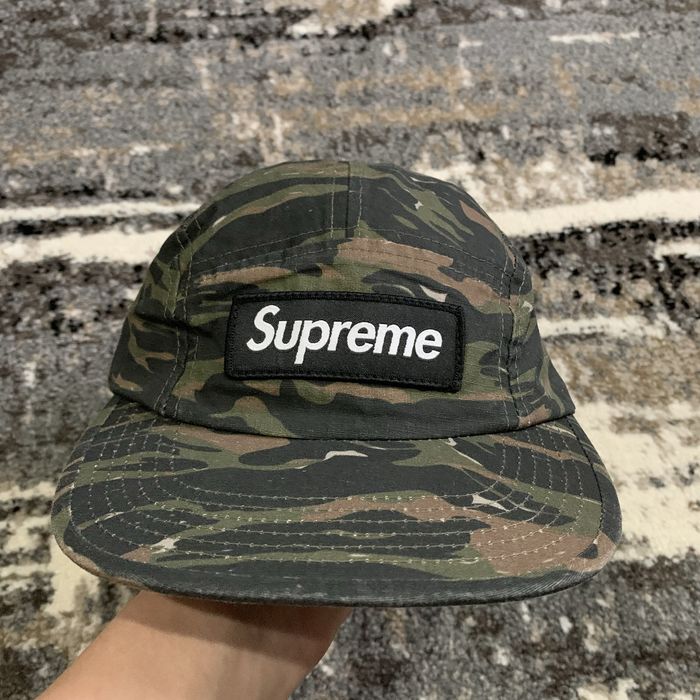 Камуфляжна пʼятипанелька кепка supreme суприм