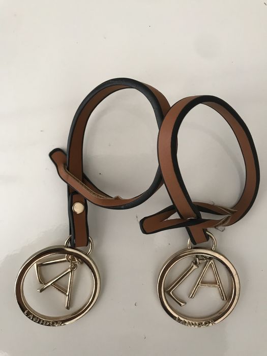 Lanidor simbolo em metal e fita em cabedal