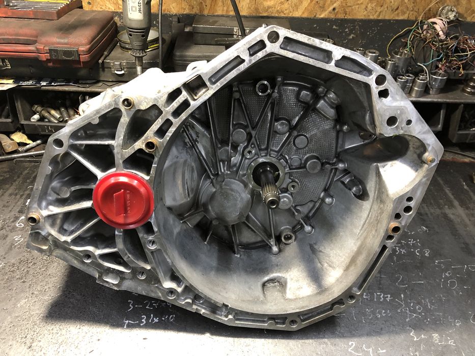 Новая коробка кпп рено дастер дача дастер TL8007 TL8002 1.6 бензин