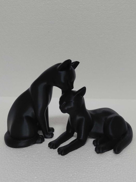 Estatueta "Beijo de Gato" – Decoração Minimalista