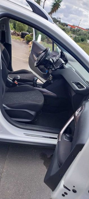 Peugeot 2008  1.6 hdi
